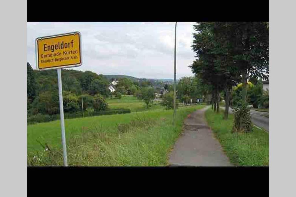 Ferienwohnung Und Monteurwohnung Matthies Naehe Koeln 30Km Kurten Bagian luar foto