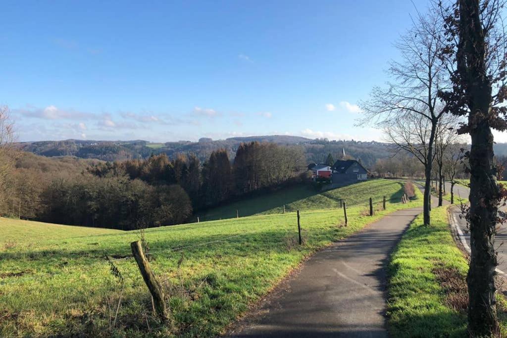 Ferienwohnung Und Monteurwohnung Matthies Naehe Koeln 30Km Kurten Bagian luar foto